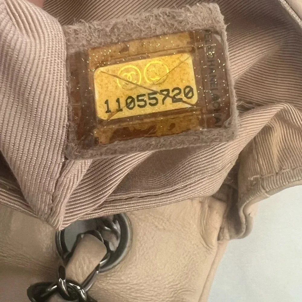 Chanel Quilted Shoulder Bag - Picture 6 of 10